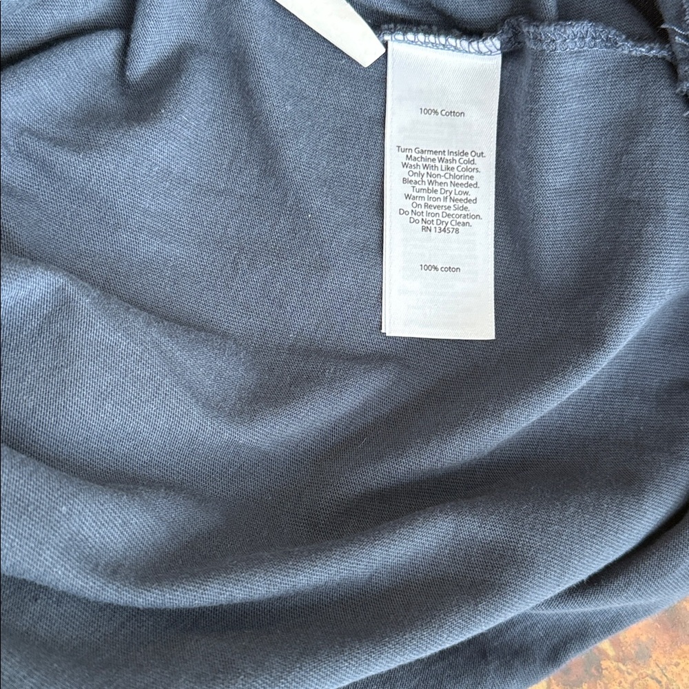 Vineyard Vines Navy Santa’s🥍 “Merry Laxmas” Long Sleeve Pocket Tee 💯Cotton-Med - Picture 8 of 8
